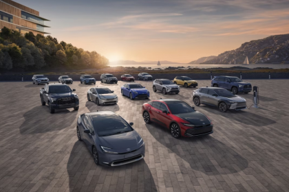 丰田的现在，押注在混动